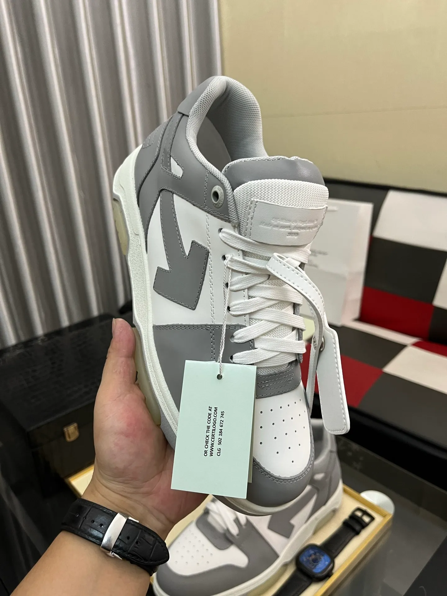 Men's shoes 💰600⌚️⌚️ OFF-White C/O VirGil Abloh fashionable and versatile casual shoes. Exclusive first release of the new model. Made of environmentally friendly cowhide leather and mesh fabric upper material. The insole is embedded with foam cushioning EVA material. The correct midsole is equipped with EVA lightweight cushioning. External tooth nail rubber outsole. The correct accessories can be customized simultaneously. Women's model: 35-40 Men's model: 39-45